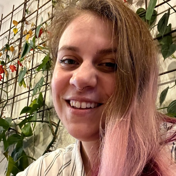 Meet your Posher, Elise - Picture 1 of 1